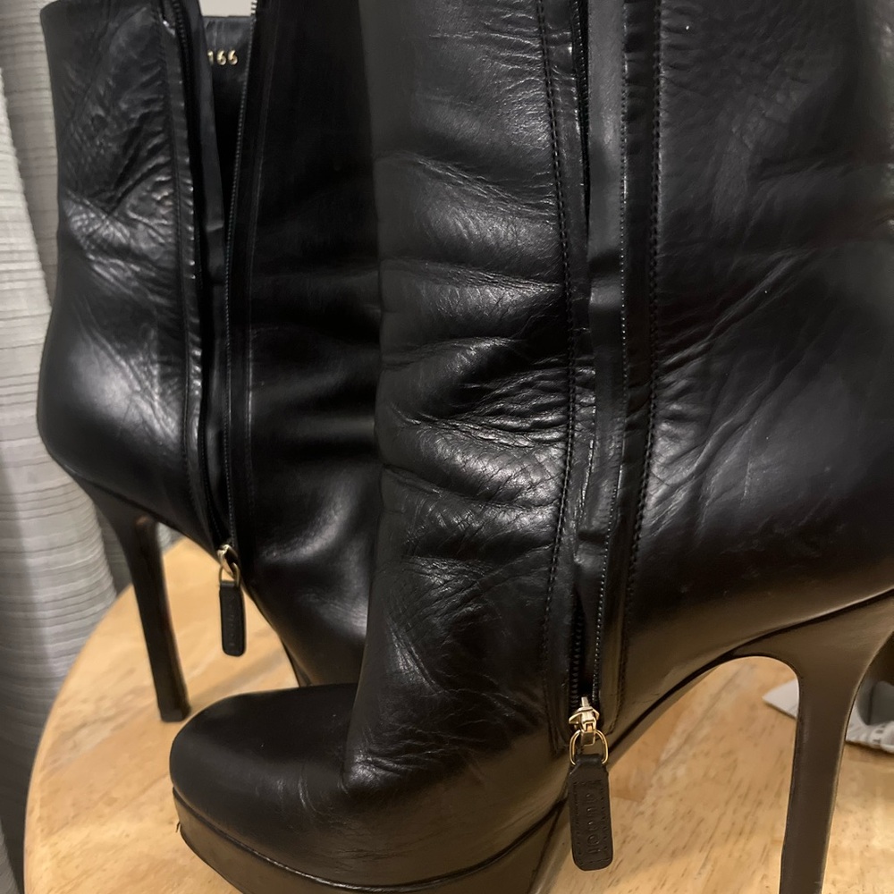 Gucci Black Heeled Boots with Platform Sole - Picture 4 of 10